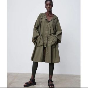 NWT Zara Water Repellent & Packable Cape - S-M